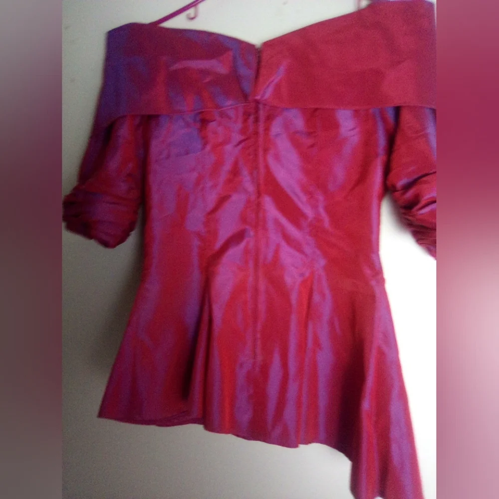 WATTERS WATTERS Elegant Off-Shoulder Magenta Top SIZE 8 - Picture 7 of 7